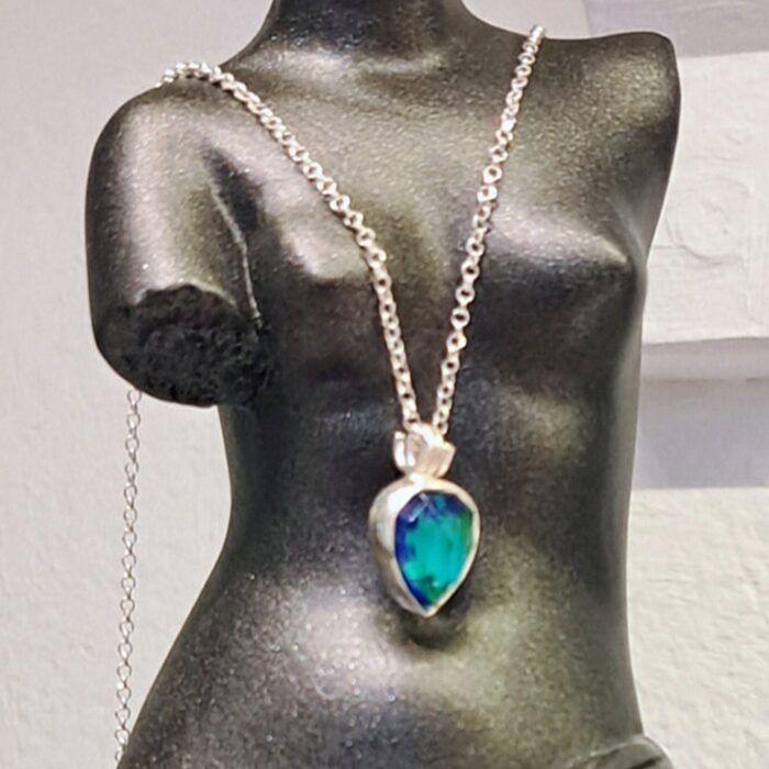 Pedant tear shape with chain 45cm