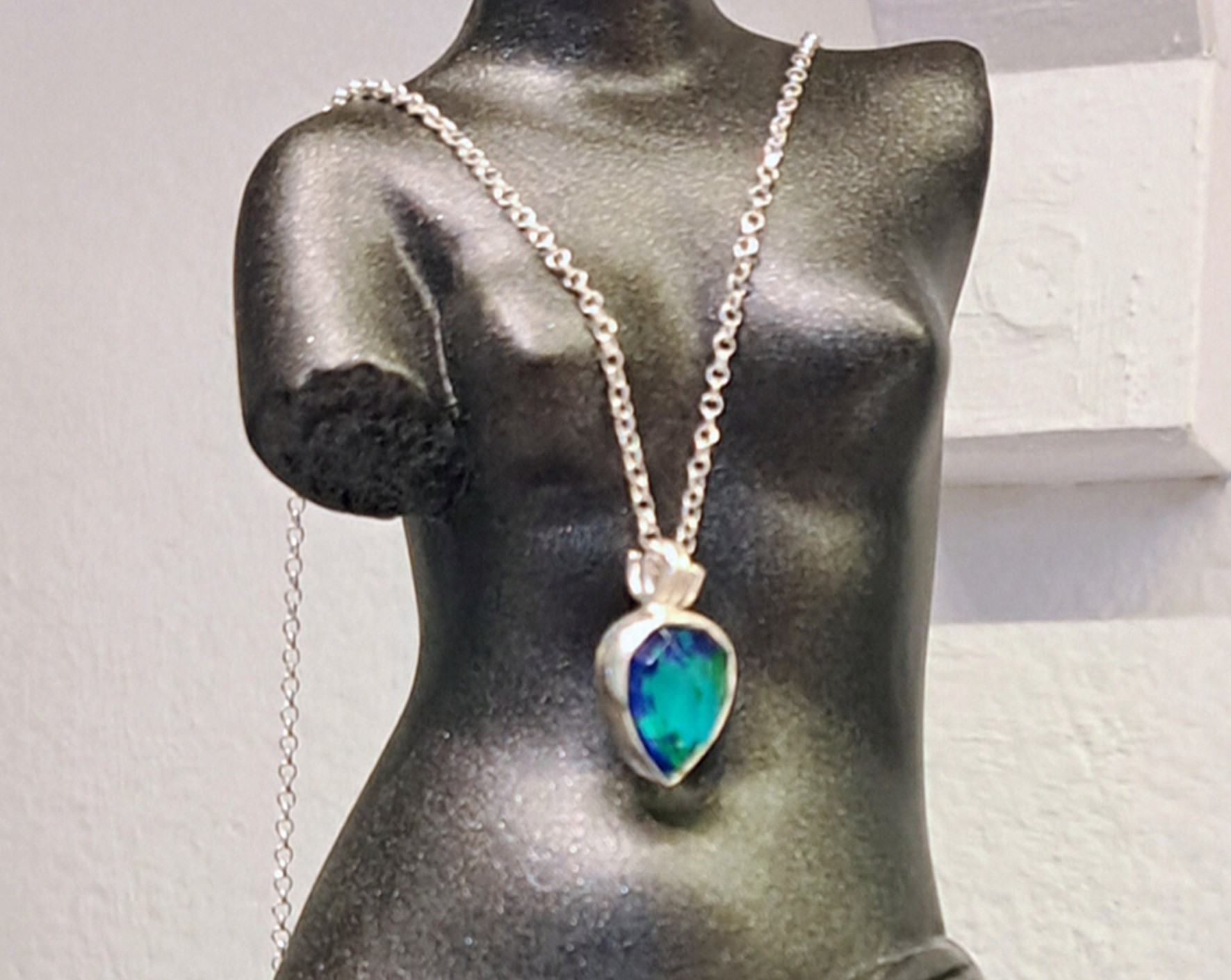 Pedant tear shape with chain 45cm