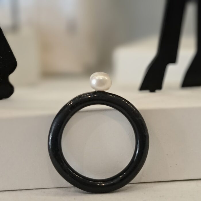 The Enamel Pearl _ δαχτυλίδι